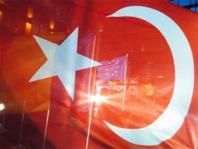 41 mortos em ataque em casamento na Turquia
