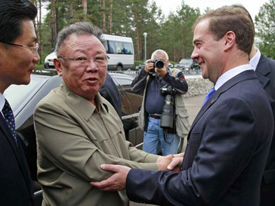 Medvedev e Kim Jong-il renem-se em base militar na Sibria