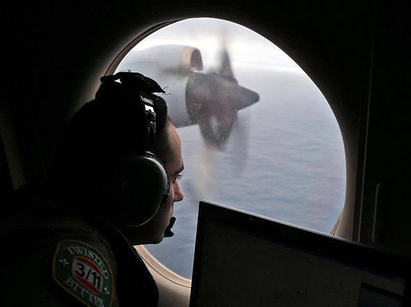 Rob-submarino mantm buscas por avio da Malsia
