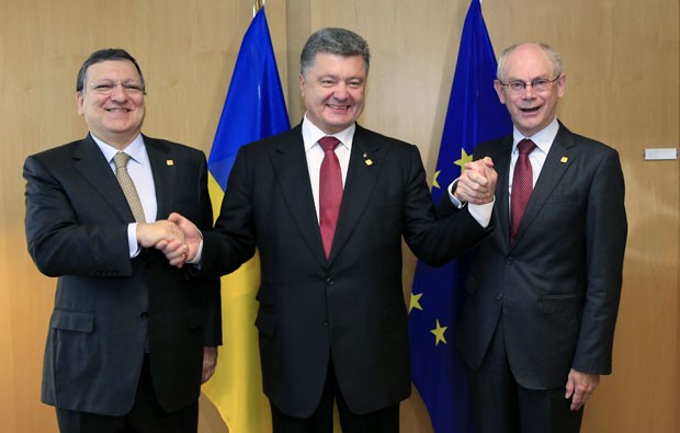 Presidente da Ucrnia assina acordo de livre comrcio com a UE