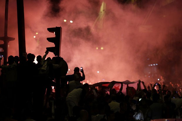 Festa de argelinos por classificao na Copa causa incidentes na Frana