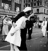 Morre enfermeira da 2a Guerra de famosa foto de beijo em NY