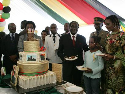 Mugabe completa 89 anos e considera permanncia no poder uma tarefa divina  