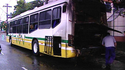 nibus lotado pega fogo e assusta passageiros em Porto Alegre