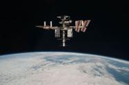 Nasa divulga primeiras fotos de nibus espacial acoplado com ISS
