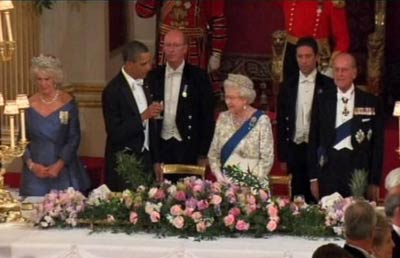 Banda real erra, e Obama faz brinde sozinho  rainha Elizabeth II