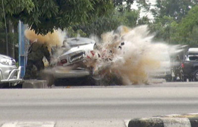 Carro-bomba explode na Tailndia