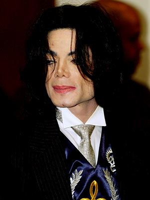 Michael Jackson sofreu uma parada cardaca em sua casa
