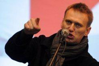 Opositor russo Navalny acusado e em priso domiciliar