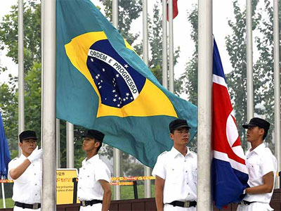 Cores da bandeira do Brasil marcam formalmente a Vila 