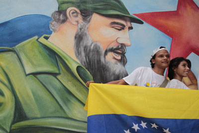 Mundo ruma para o abismo, diz Fidel