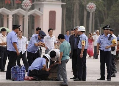 China: manifestantes protestam na regio de Xinjiang 