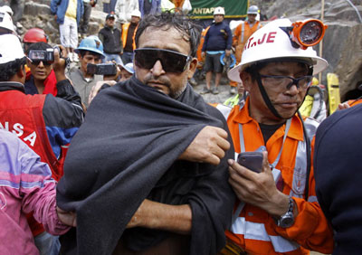 Aps seis dias, operrios presos em mina no Peru so resgatados