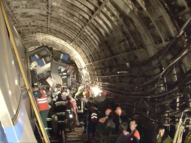 Dois suspeitos so detidos aps acidente fatal no metr de Moscou