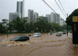Chuva causa transtornos em Salvador