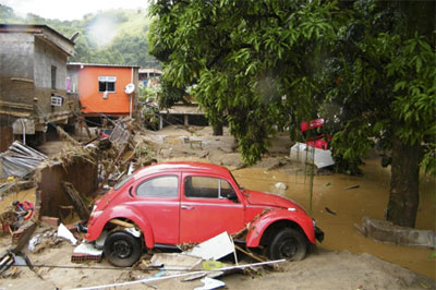 Duque de Caxias deve demolir 150 casas abaladas por chuva  