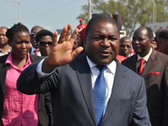 Novo presidente toma posse em Moambique
