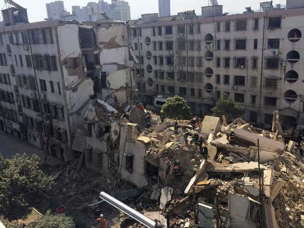 Queda de edifcio residencial deixa soterrados na China