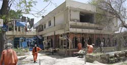 Bomba na embaixada indiana no Afeganisto mata 41 e fere 139