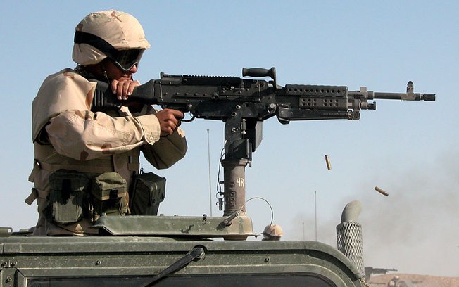 Civil matou Matemtico com metralhadora MAG 7.62mm, restrita s Foras Armadas