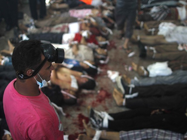 Aps mortes, Egito decreta estado de emergncia e toque de recolher