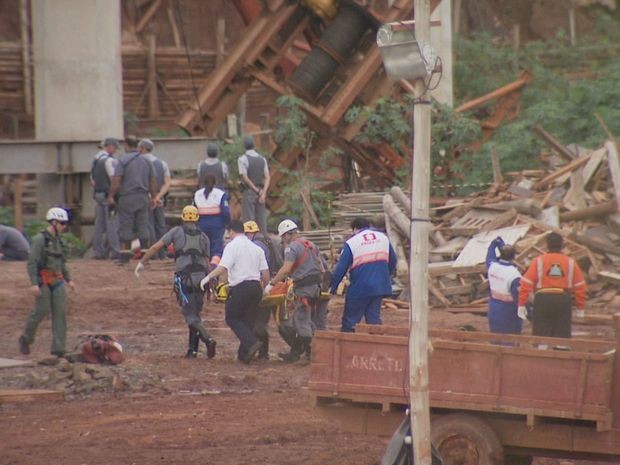 Bombeiros acham no Rio Piracicaba corpos de funcionrios do anel virio