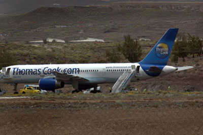 Dupla  presa aps afirmar que tinha bomba em avio na Espanha