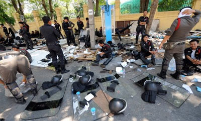 Manifestantes se dispersam, mas polcia tailandesa afirma que sero julgados
