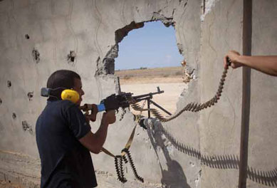 Rebeldes lbios dominam mais da metade de Sirte