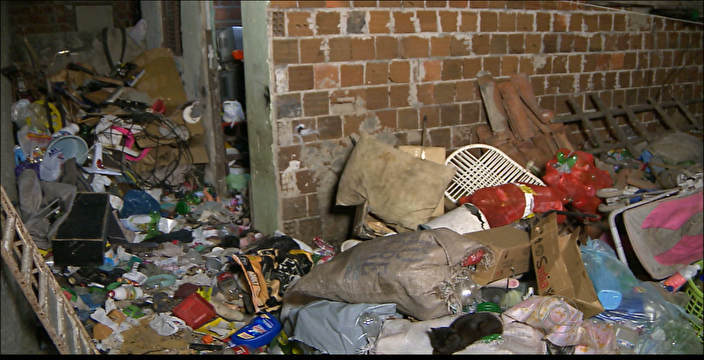 Crianas viviam em casa cheia de lixo e so resgatadas em Joo Pessoa