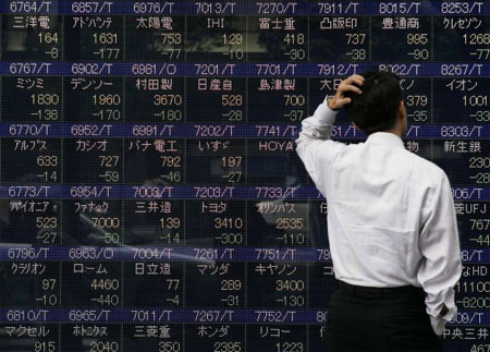 Asiticas afundam; Bolsa do Japo tem sua maior queda 