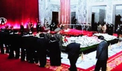 Filho de Kim Jong-il homenageia  o pai durante velrio do ditador