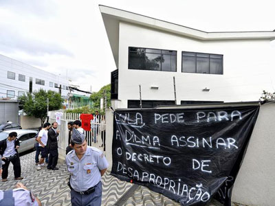 SP: grupo invade Instituto Lula para pedir ajuda ao ex-presidente  