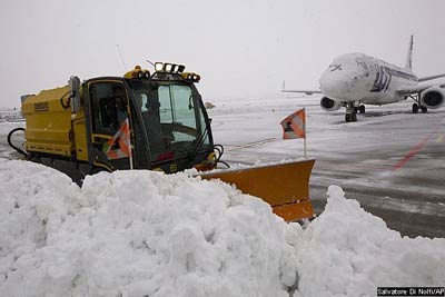 Nevascas fecham quatro aeroportos na Europa