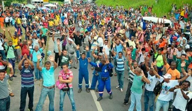 Funcionrios da Petrobras paralisam atividades aps protesto