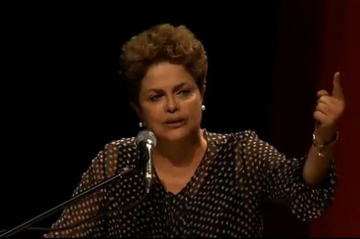 Em festa do PT, Dilma diz que pas tem de ter 