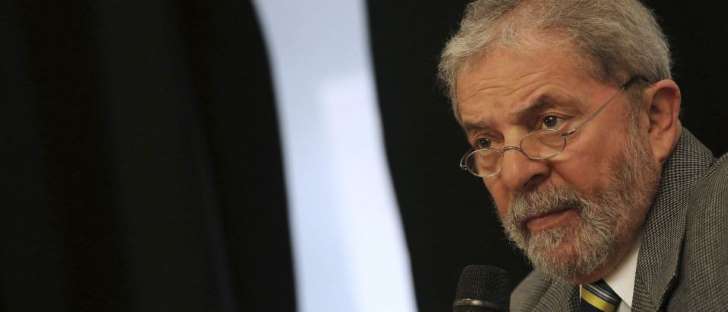 Lula evita imprensa mas sobe em palanque para defender Dilma