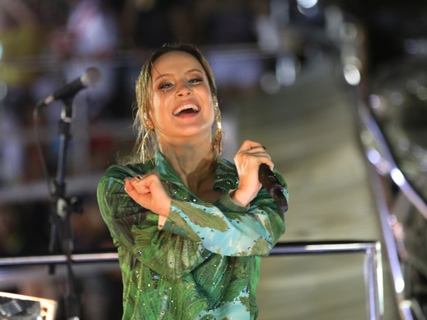 Claudia Leitte estreia como rainha neste fim de semana no Ri