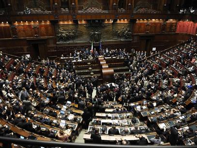 Cercada de incerteza, comea eleio do novo presidente da Itlia  