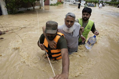 Inundaes matam 53 pessoas no Paquisto