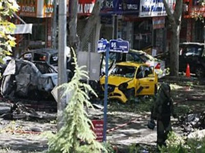 Carro-bomba faz 15 feridos em Ancara