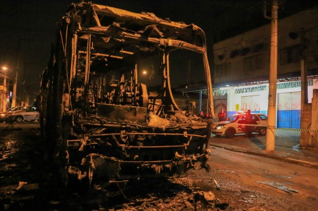 Ataque incendirio danifica quatro nibus em So Paulo