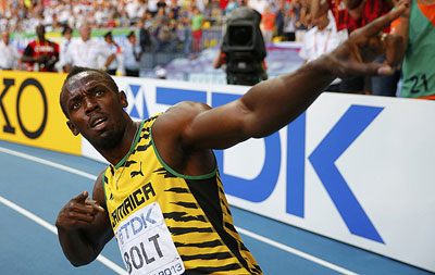 Bolt desacelera no fim, mas leva tri mundial nos 200 m em Moscou