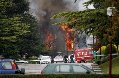 Carro-bomba explode na Universidade de Navarra, na Espanha