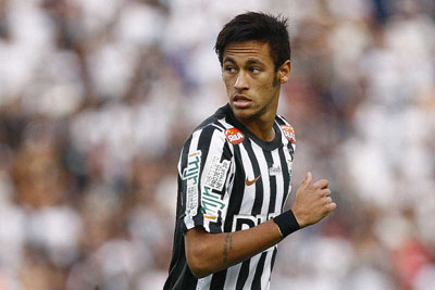 Principal arma do Santos, Neymar no costuma brilhar contra o Corinthians