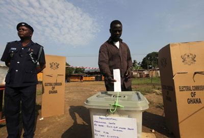 Gana comparece s urnas para escolher presidente  