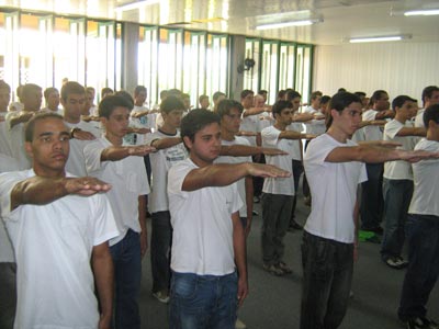 Juramento  Bandeira envolve 90 jovens em Maratazes 