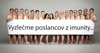 Deputados ficam nus em campanha contra imunidade na Eslovquia