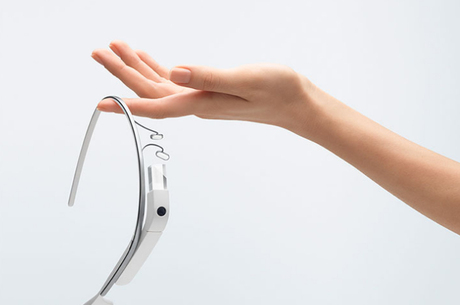 Mulher  atacada por estar usando um Google Glass nos EUA 