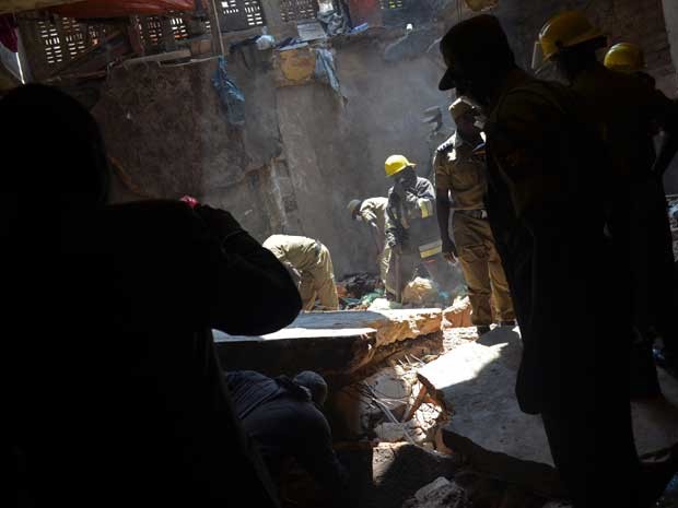 Prdio desaba e deixa ao menos quatro mortos em Uganda